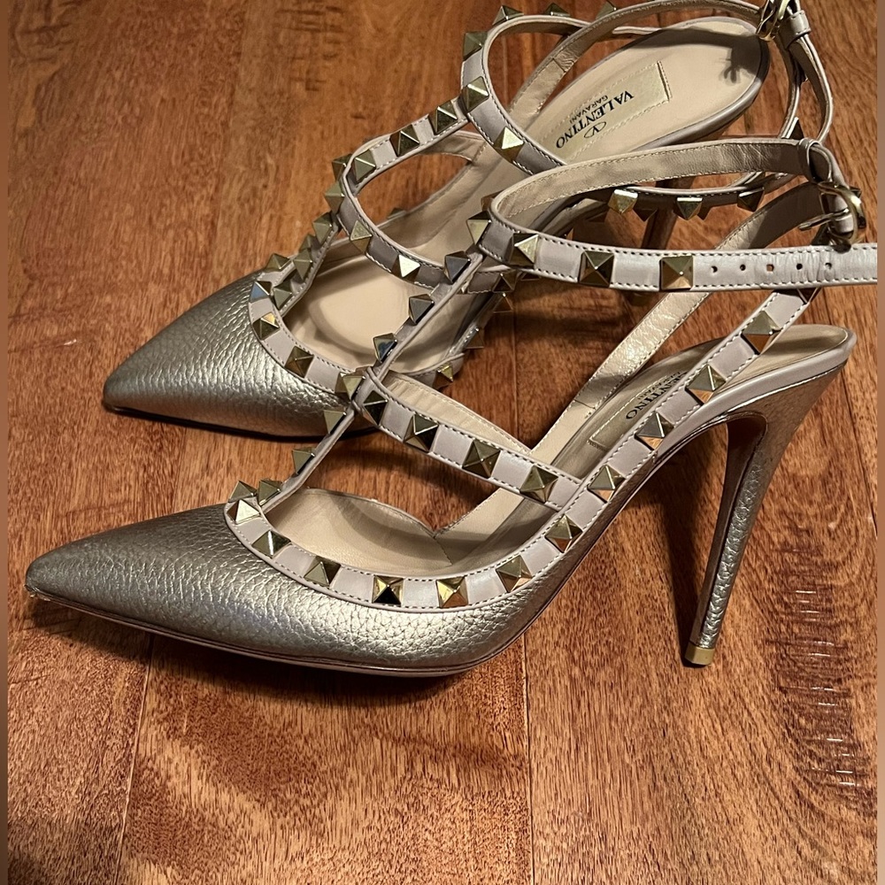 Metallic Valentino Rockstuds in EXCELLENT condition size 37.5